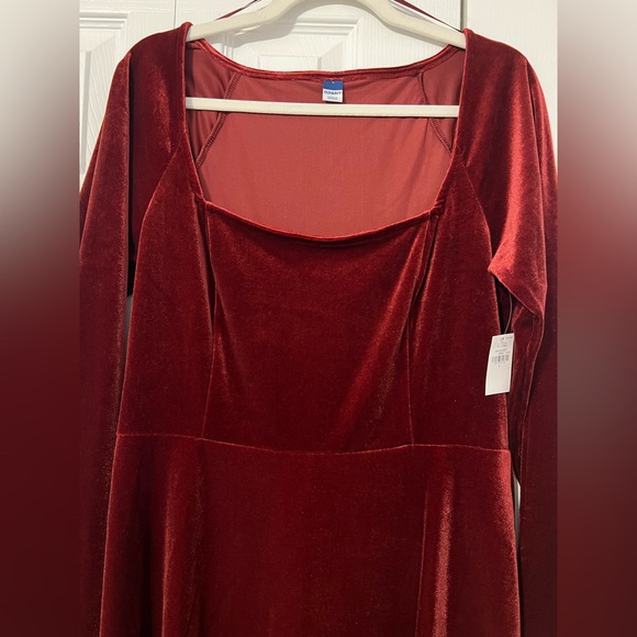 Old Navy Burgundy Velvet Long Sleeve Dress - Picture 4 of 6